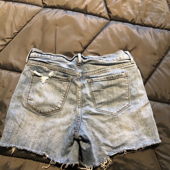 Old Navy Size 6 Women’s Jean shorts - Picture 3 of 3